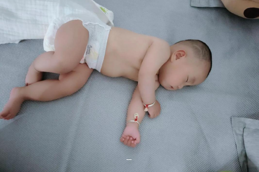 哈尔滨宝宝先长上牙还是下牙