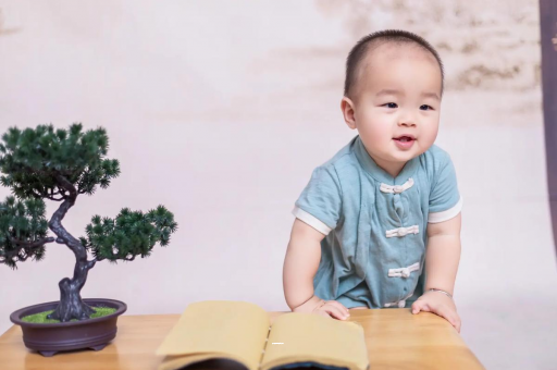 哈尔滨六个月宝宝摇头正常吗